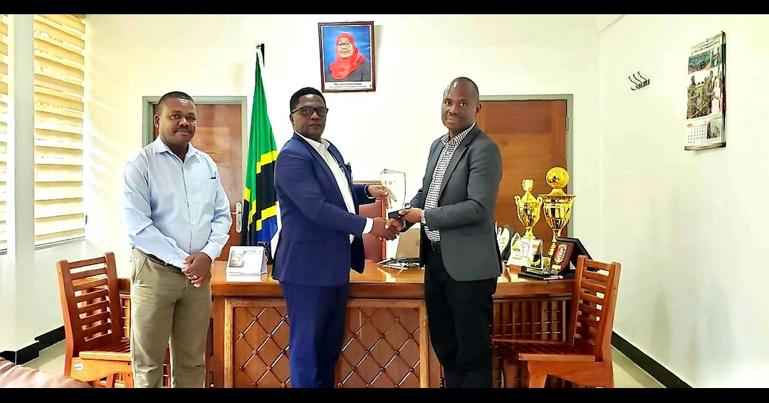 RC AWAPONGEZA WATUMISHI RS MARA KWA UTENDAJI ULIOTUKUKA